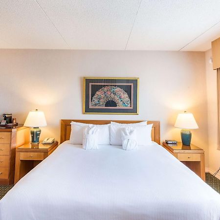Ramada By Wyndham Thunder Bay Airlane Hotel Esterno foto