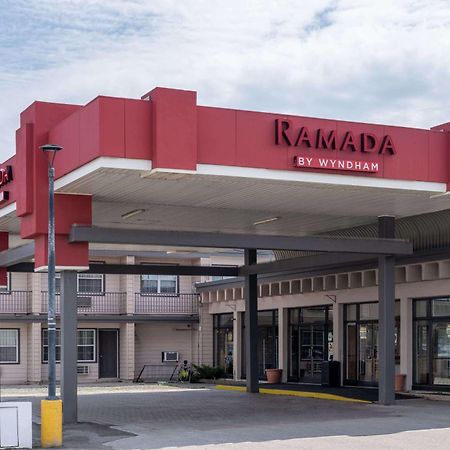 Ramada By Wyndham Thunder Bay Airlane Hotel Esterno foto