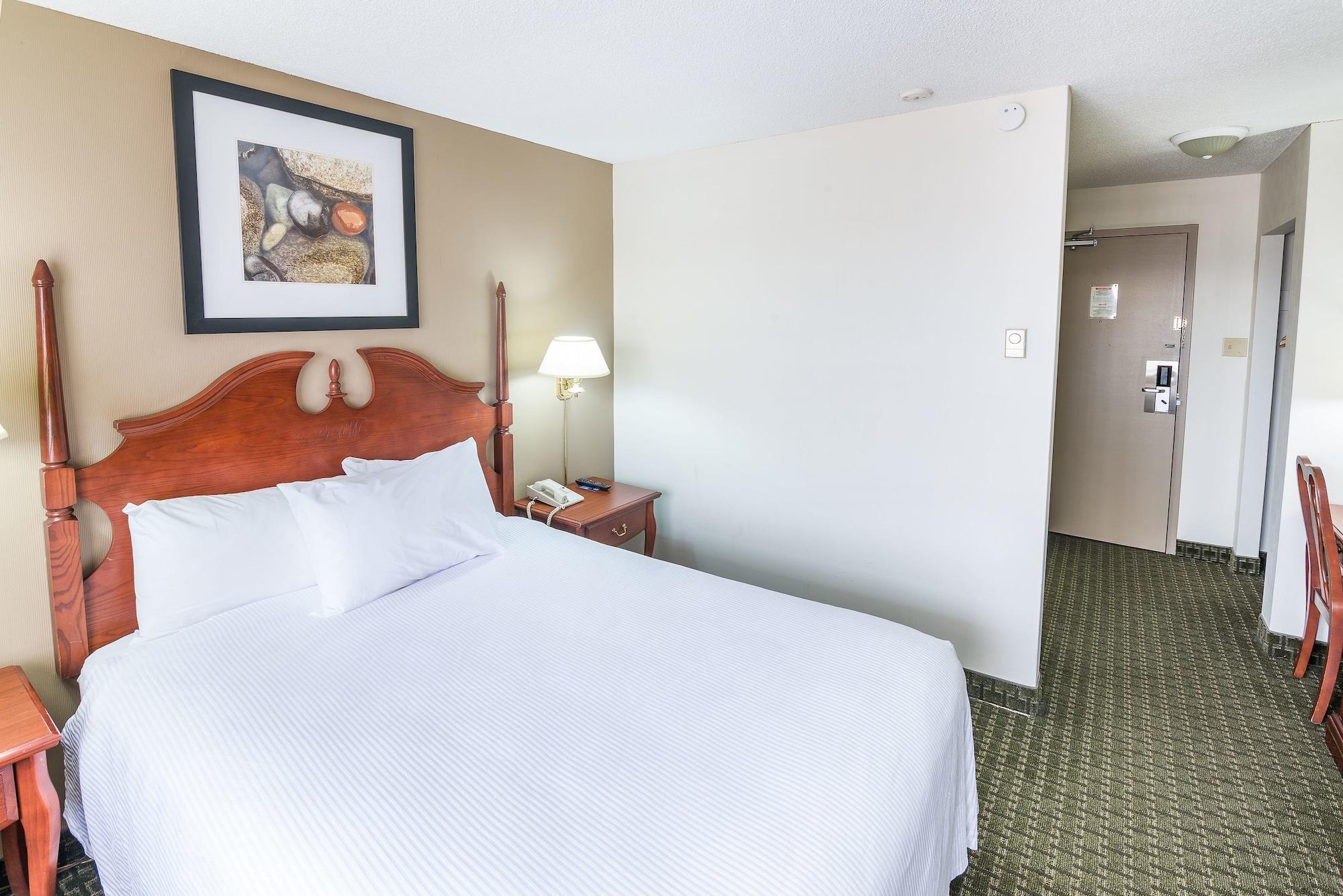 Ramada By Wyndham Thunder Bay Airlane Hotel Esterno foto