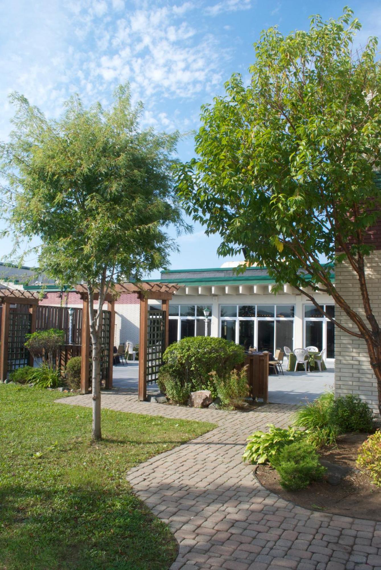 Ramada By Wyndham Thunder Bay Airlane Hotel Esterno foto