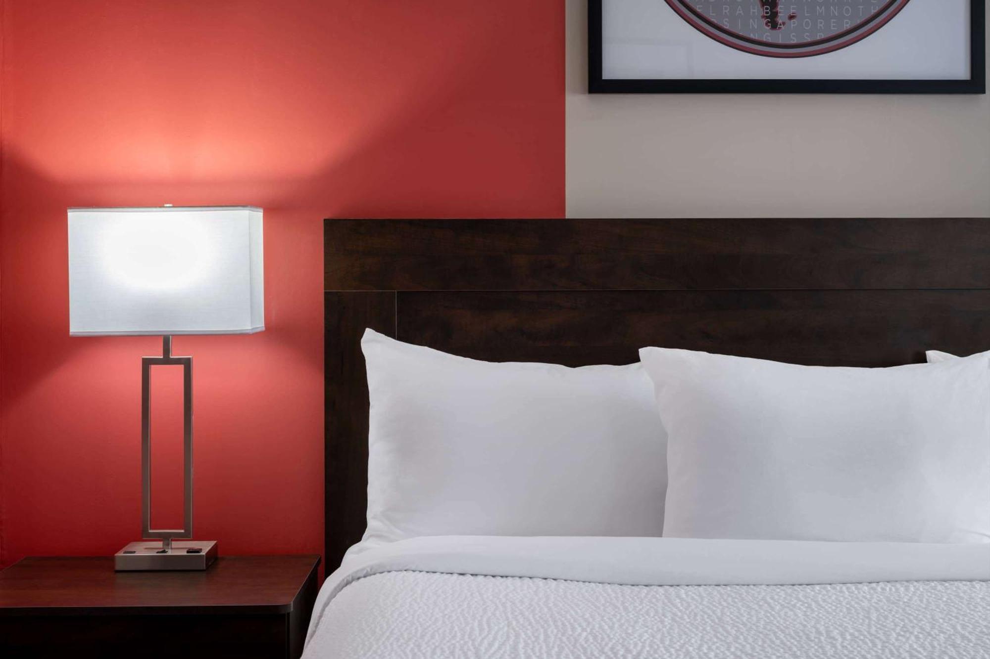 Ramada By Wyndham Thunder Bay Airlane Hotel Esterno foto