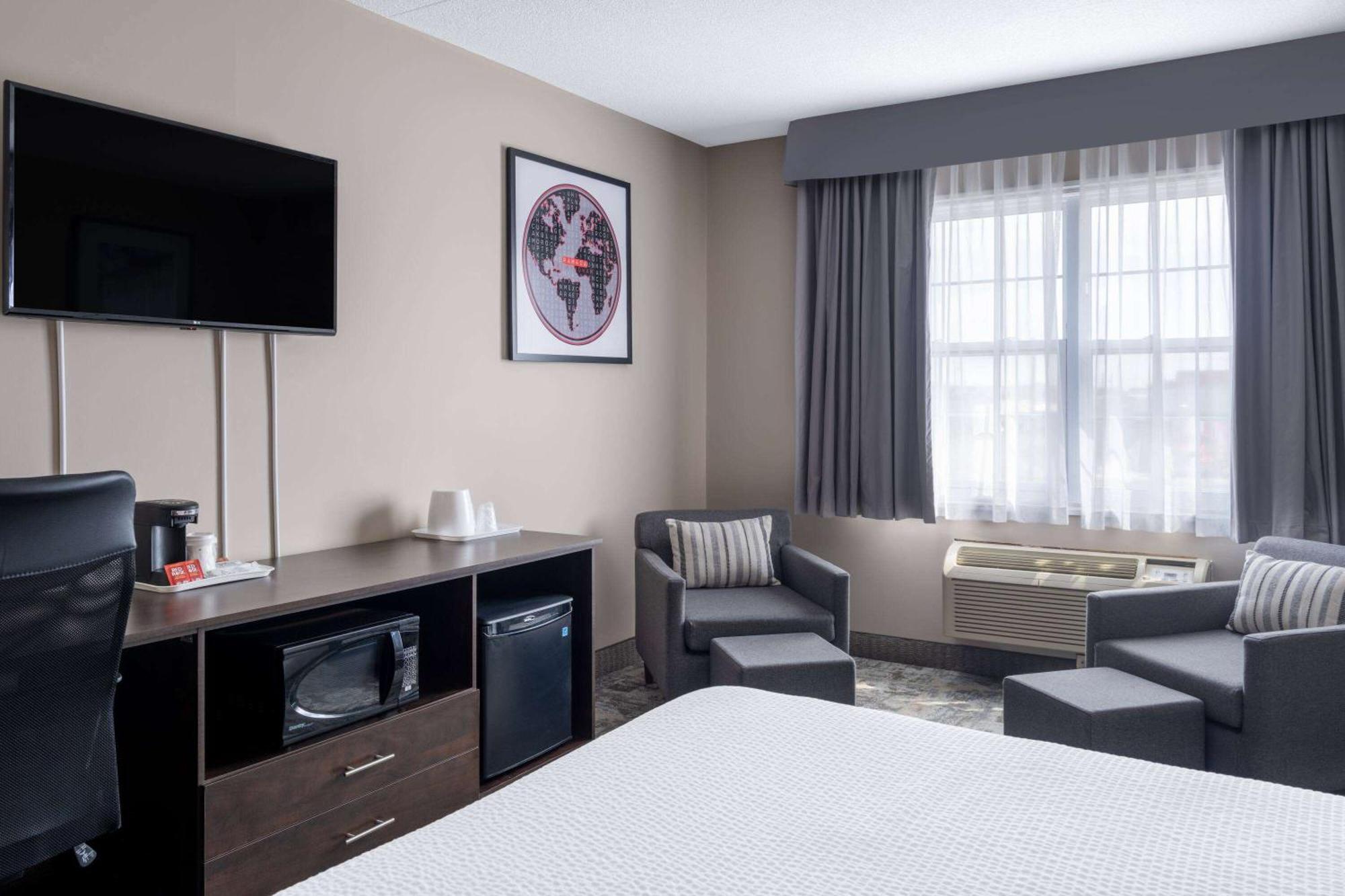 Ramada By Wyndham Thunder Bay Airlane Hotel Esterno foto