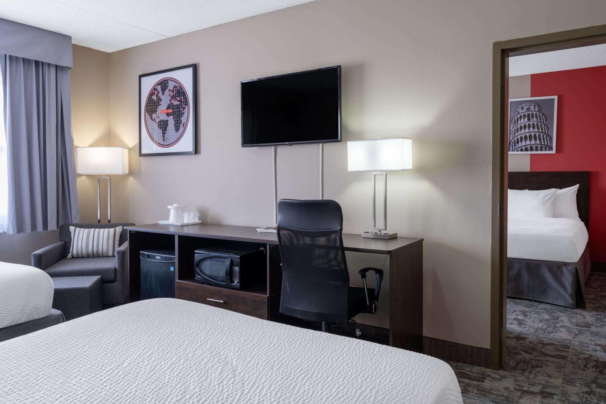 Ramada By Wyndham Thunder Bay Airlane Hotel Esterno foto