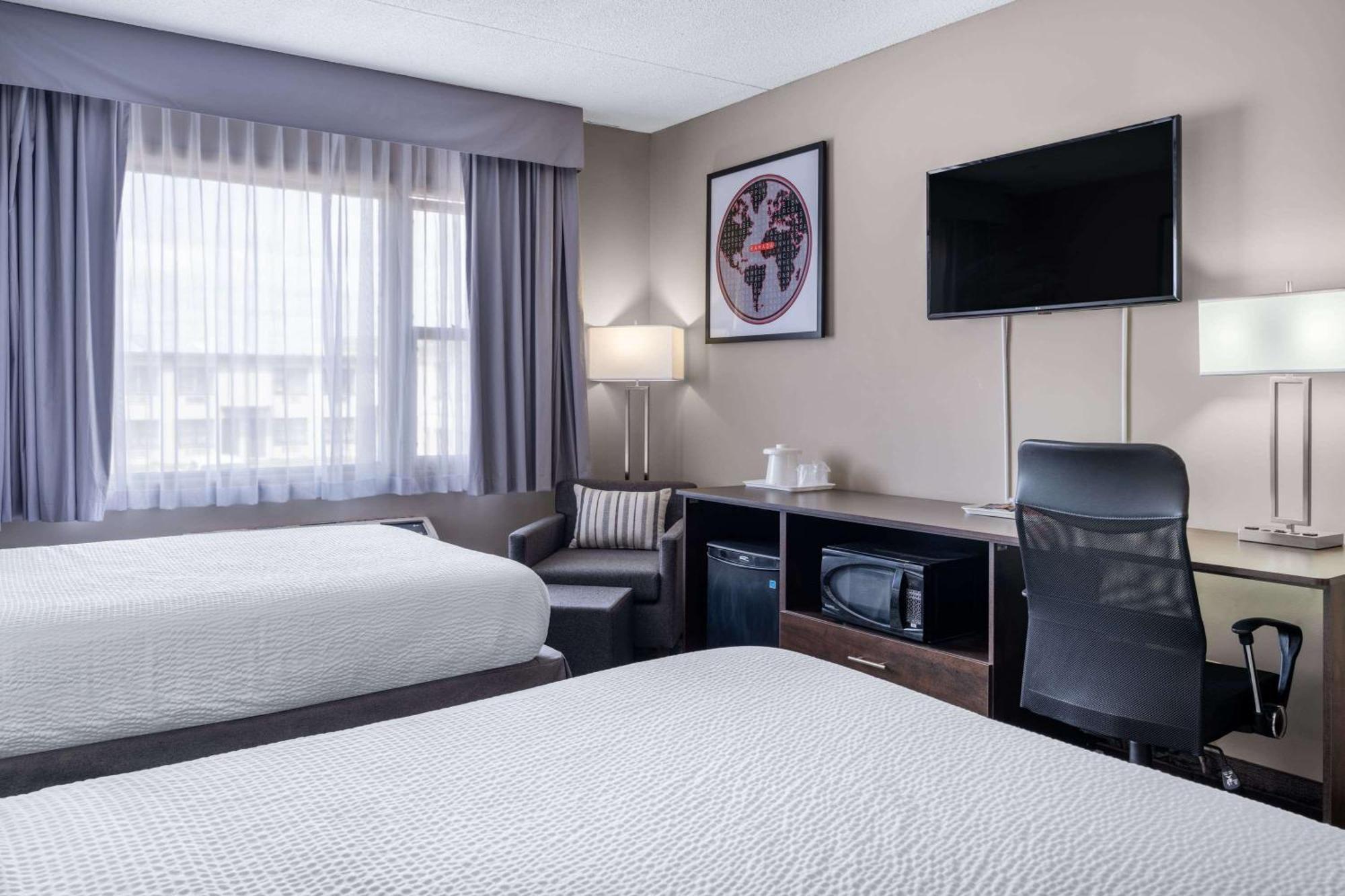 Ramada By Wyndham Thunder Bay Airlane Hotel Esterno foto
