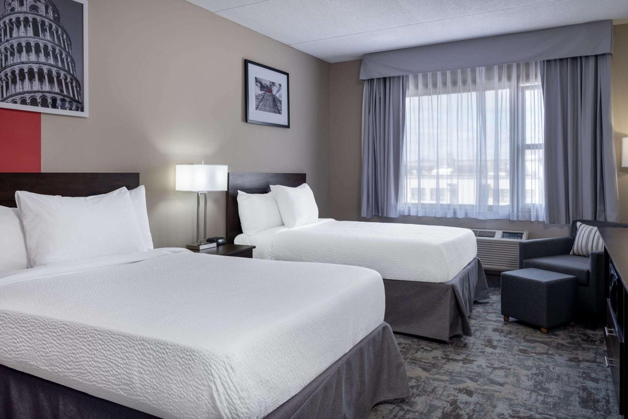 Ramada By Wyndham Thunder Bay Airlane Hotel Esterno foto