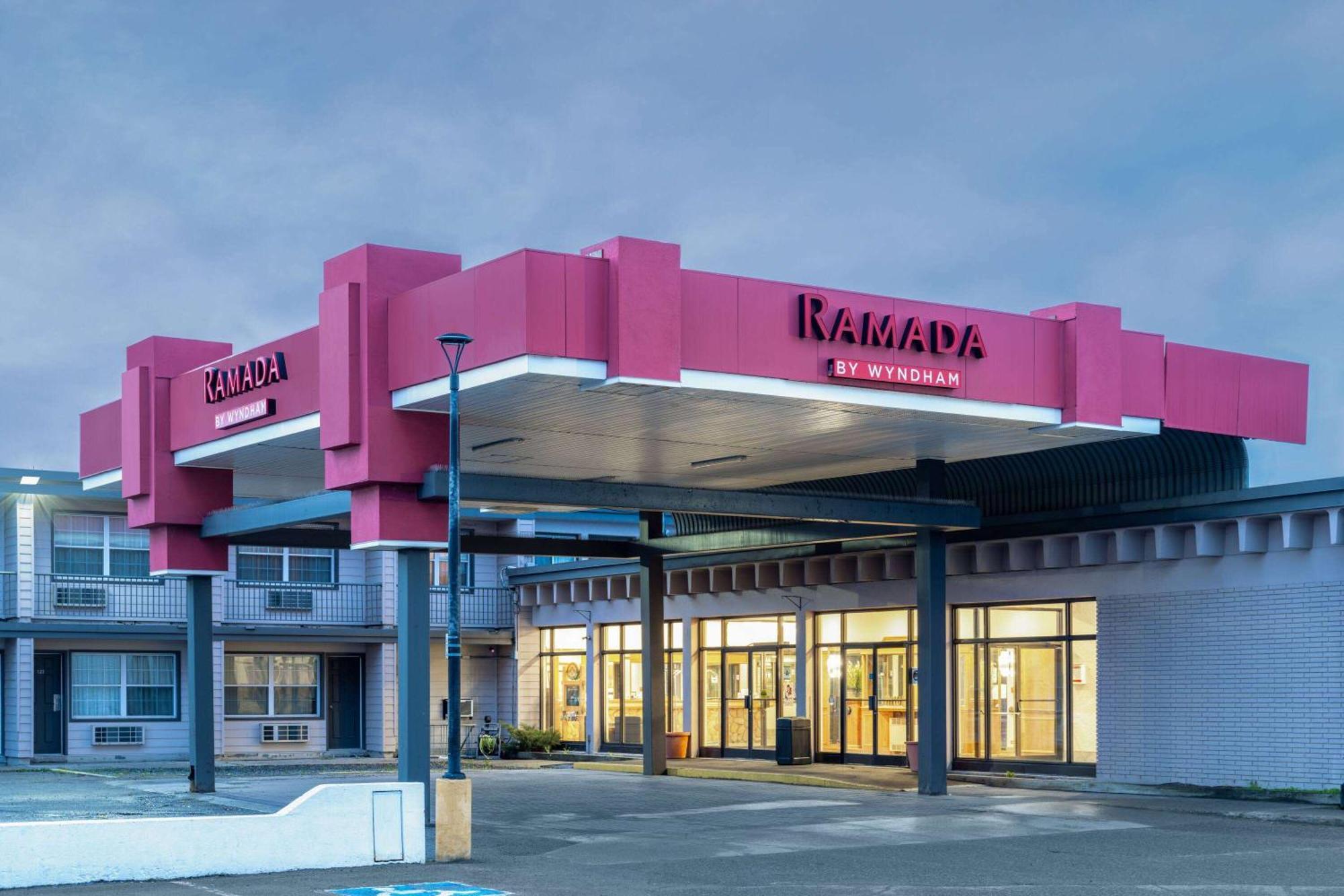 Ramada By Wyndham Thunder Bay Airlane Hotel Esterno foto