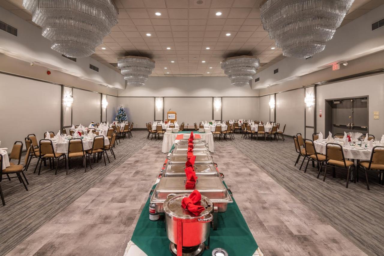 Ramada By Wyndham Thunder Bay Airlane Hotel Esterno foto
