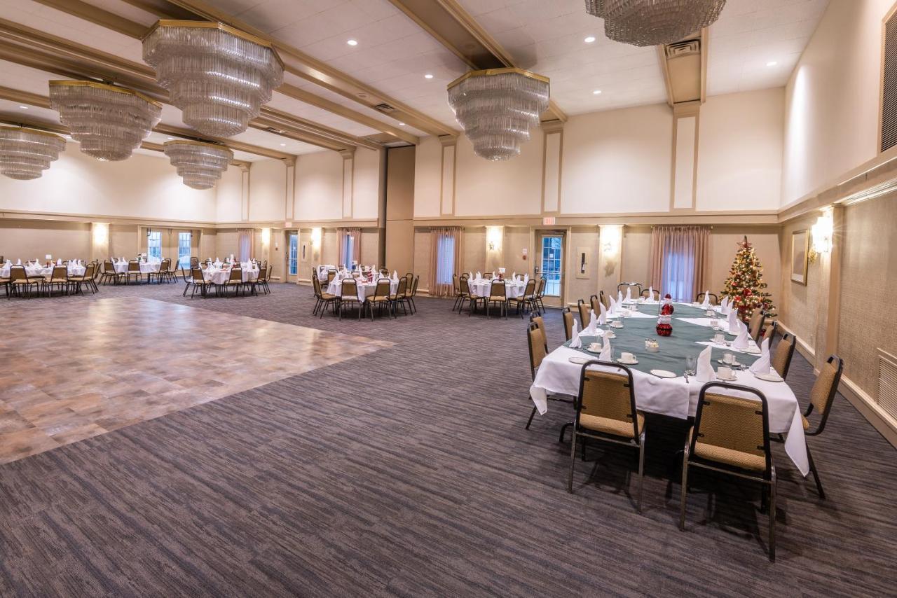 Ramada By Wyndham Thunder Bay Airlane Hotel Esterno foto