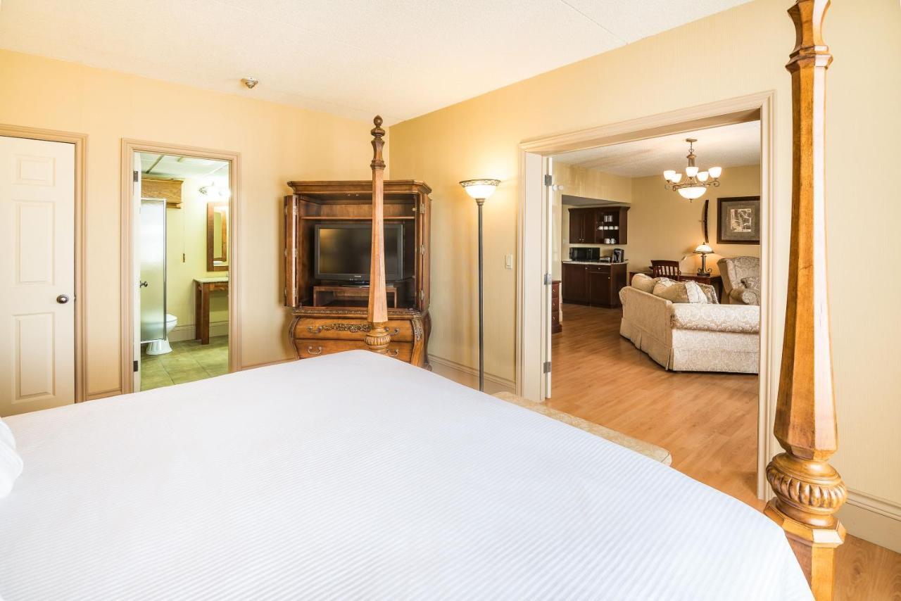 Ramada By Wyndham Thunder Bay Airlane Hotel Esterno foto