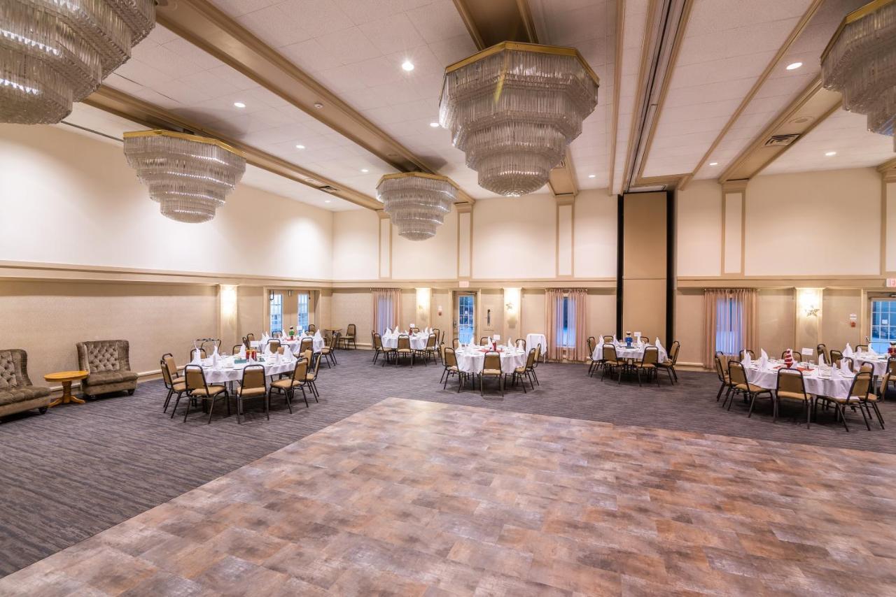Ramada By Wyndham Thunder Bay Airlane Hotel Esterno foto