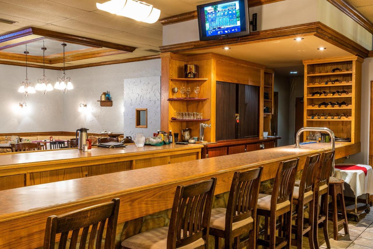 Ramada By Wyndham Thunder Bay Airlane Hotel Esterno foto