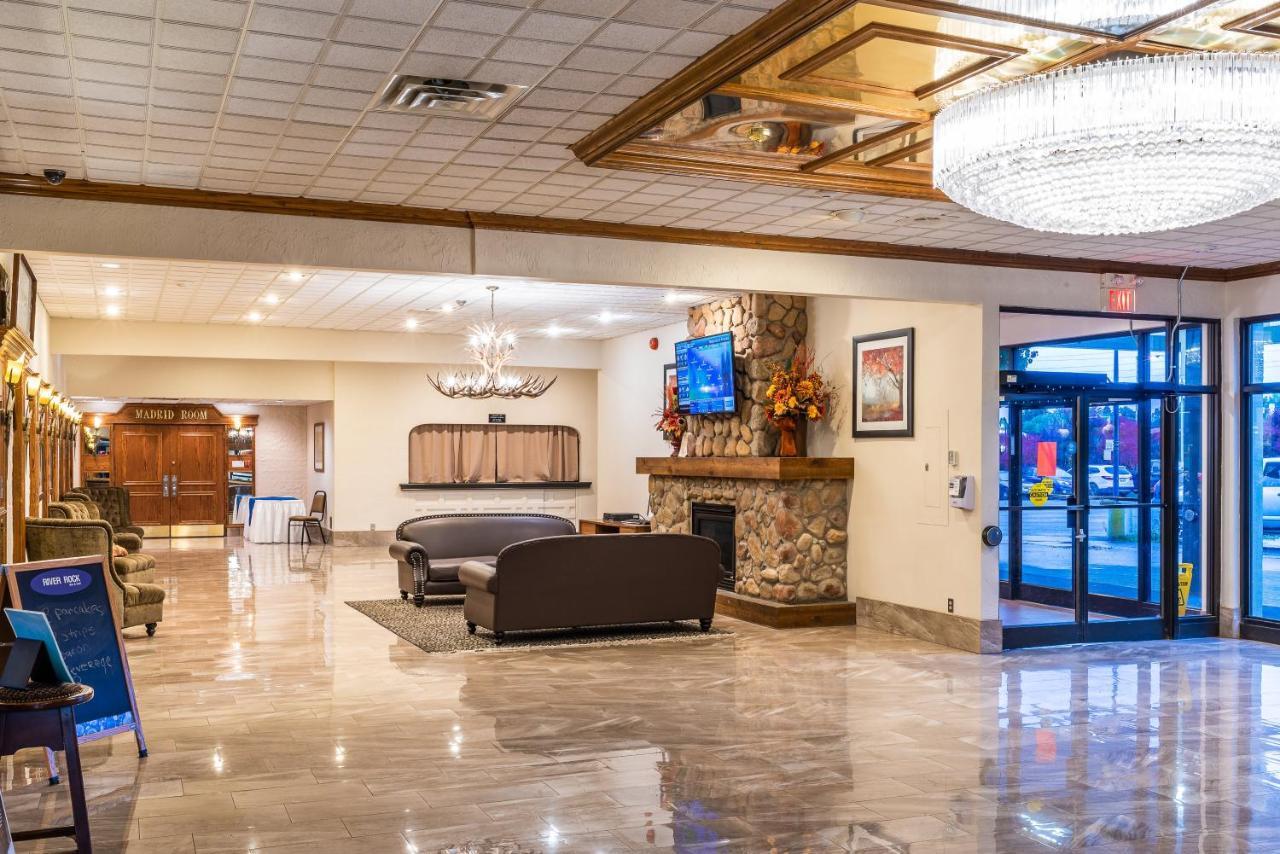Ramada By Wyndham Thunder Bay Airlane Hotel Esterno foto