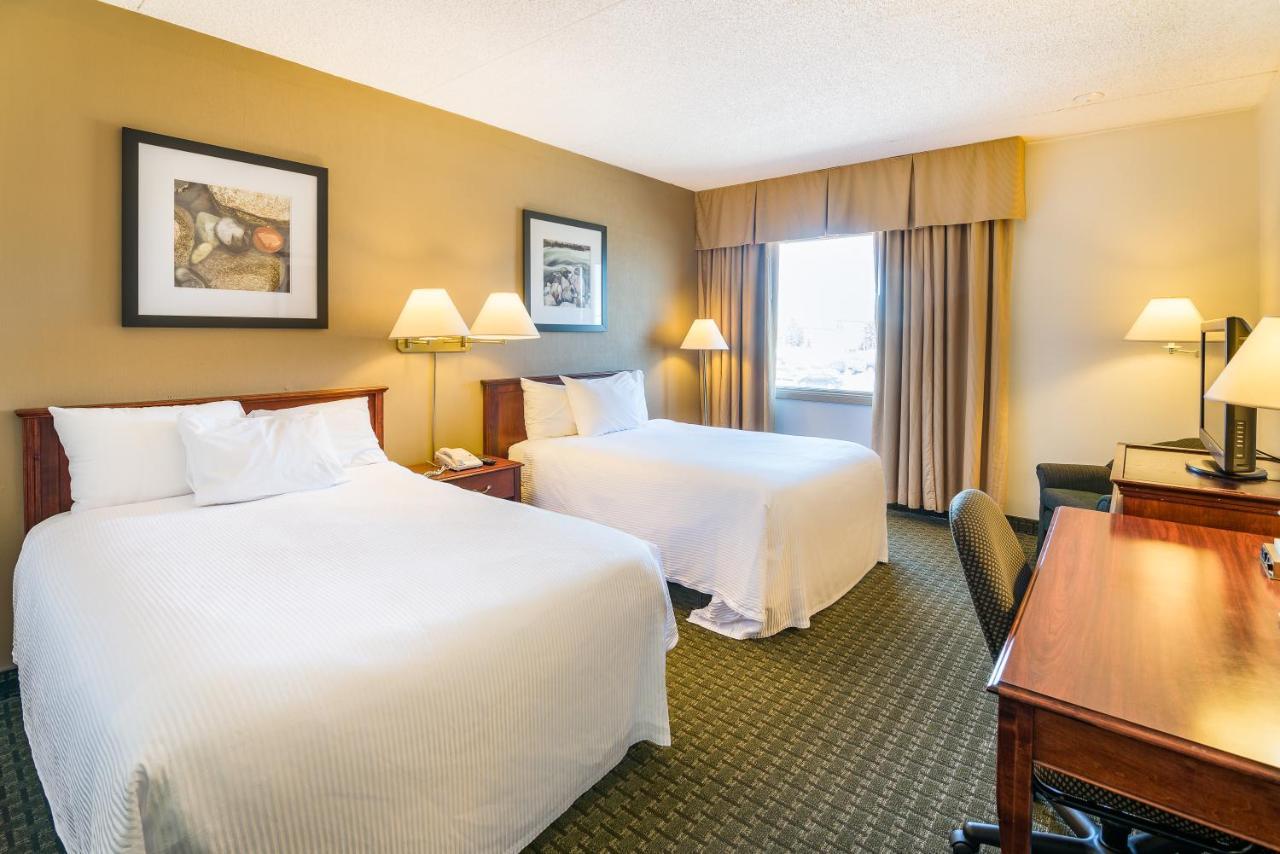 Ramada By Wyndham Thunder Bay Airlane Hotel Esterno foto