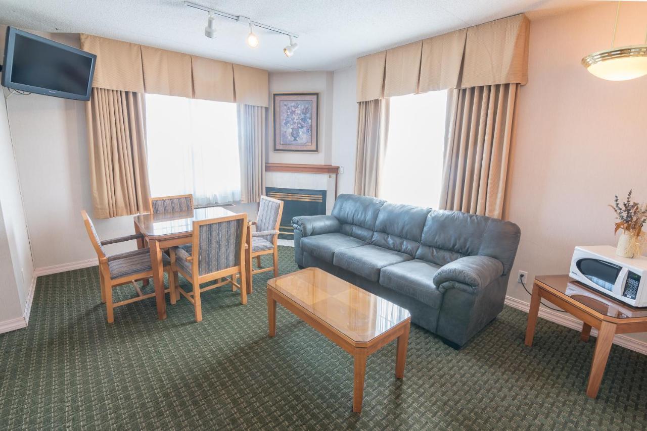 Ramada By Wyndham Thunder Bay Airlane Hotel Esterno foto