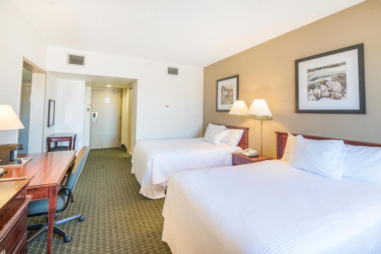 Ramada By Wyndham Thunder Bay Airlane Hotel Esterno foto