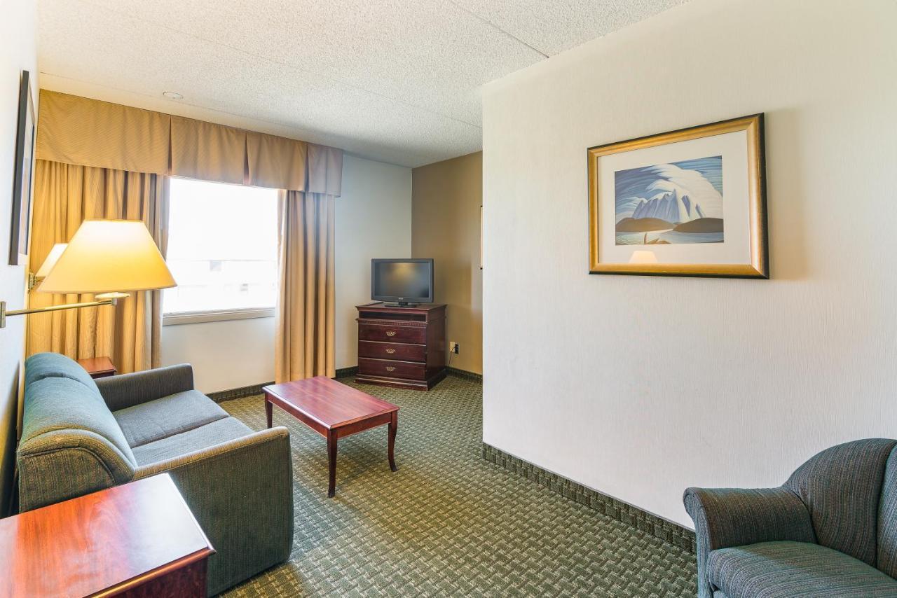 Ramada By Wyndham Thunder Bay Airlane Hotel Esterno foto